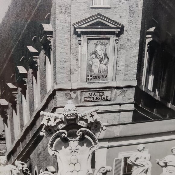 Framed B&W Architectural Study - Ornate Building & Statues - Picture 3 of 9